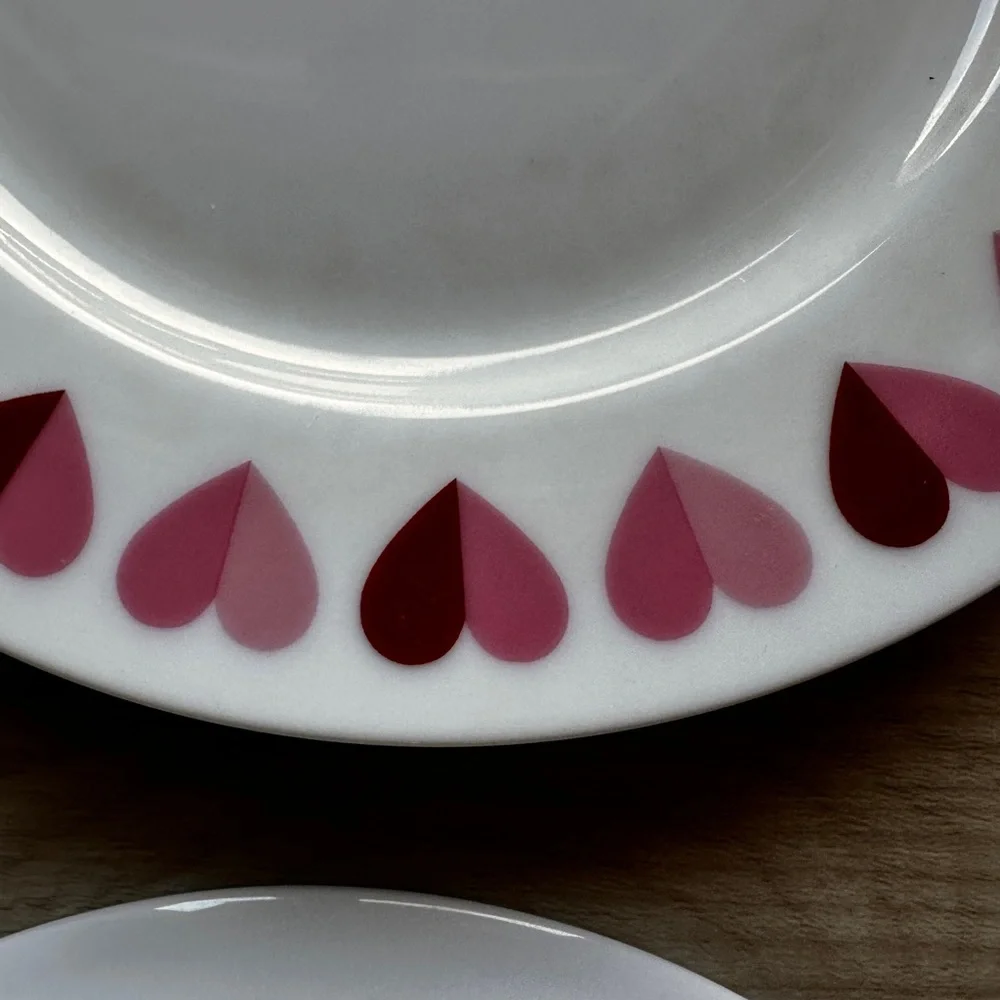 RARE!! Set/8 Crate & Barrel Heart Plates & Mugs Valentine Heart Design